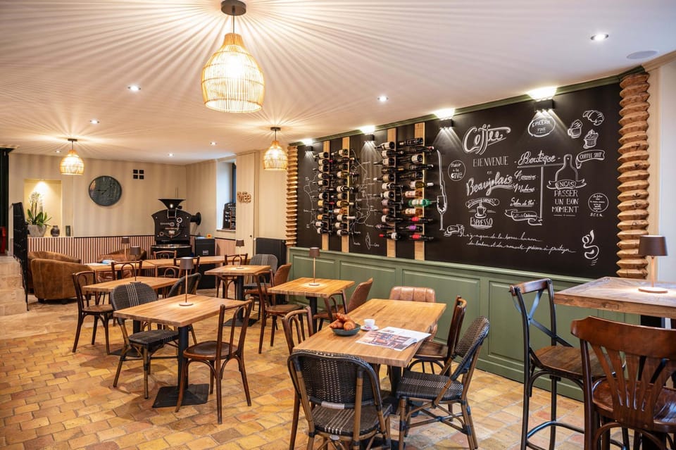 Restaurant/places to eat, Lounge or bar, Food and drinks, Seating area, Food