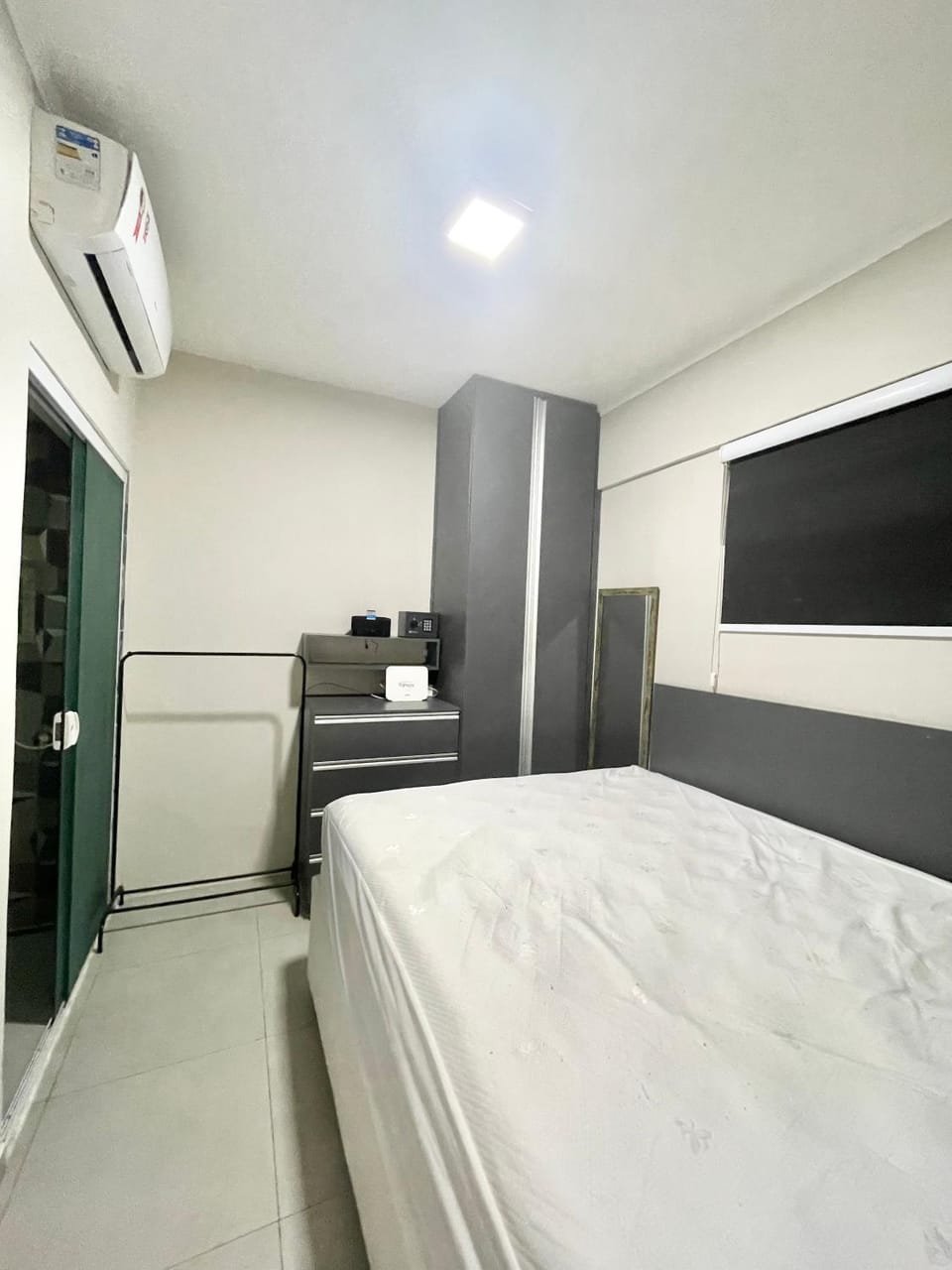 Bed, Photo of the whole room, Bedroom, air conditioner