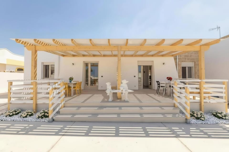 Property building, Facade/entrance, Balcony/Terrace