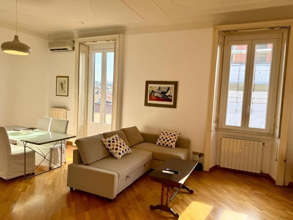 Living room, Seating area, Dining area, internet, air conditioner