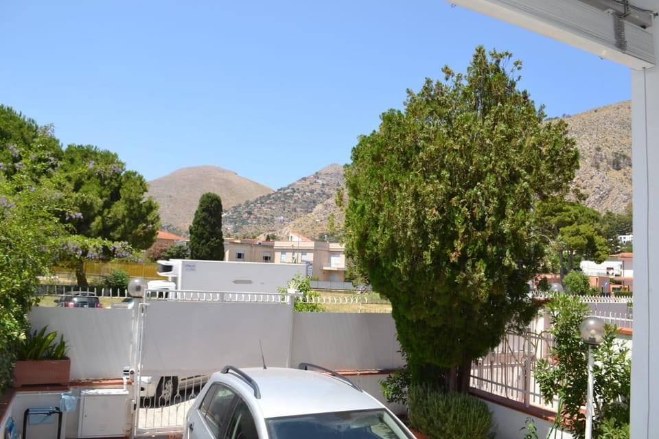 Villa Eugenia - Mondello Beach Villa in Palermo