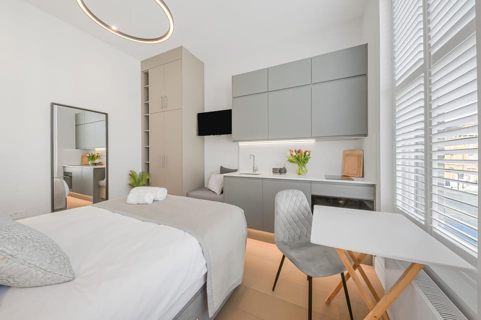Bed, TV and multimedia, Kitchen or kitchenette, Photo of the whole room