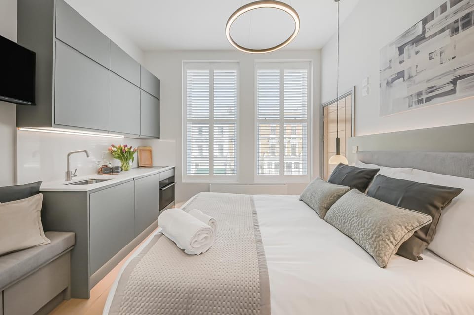 Bed, TV and multimedia, Kitchen or kitchenette, Photo of the whole room