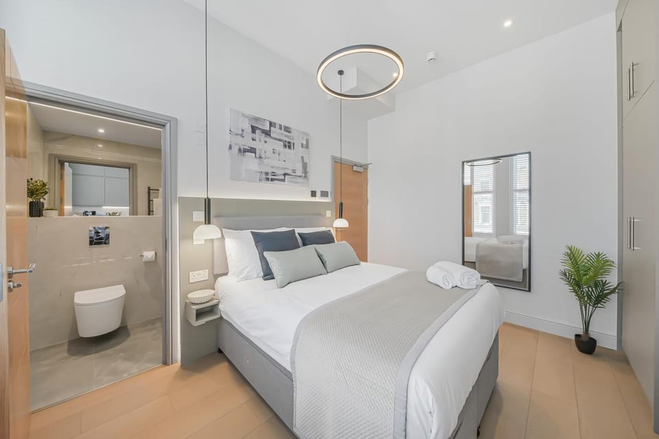 Bed, Bathroom, Photo of the whole room