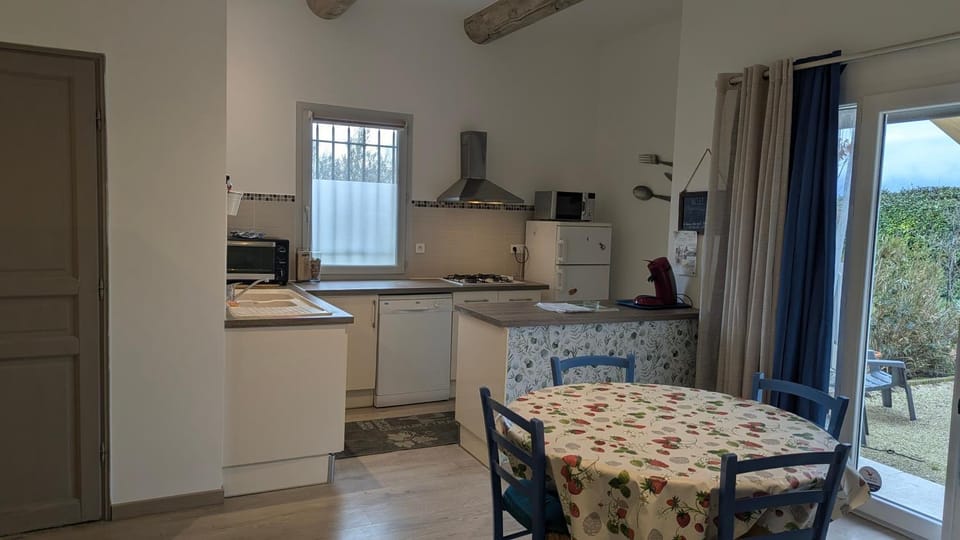 Property building, Kitchen or kitchenette, Living room