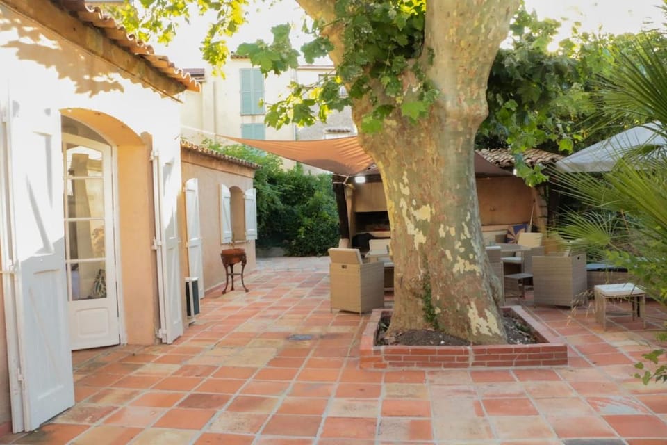 Villa jardin secret centre-ville d'Antibes Villa in Antibes