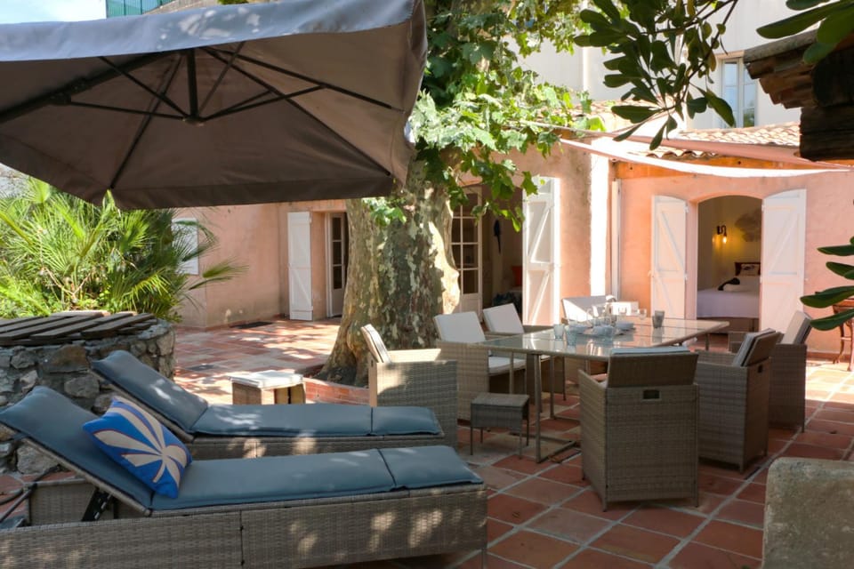 Villa jardin secret centre-ville d'Antibes Villa in Antibes