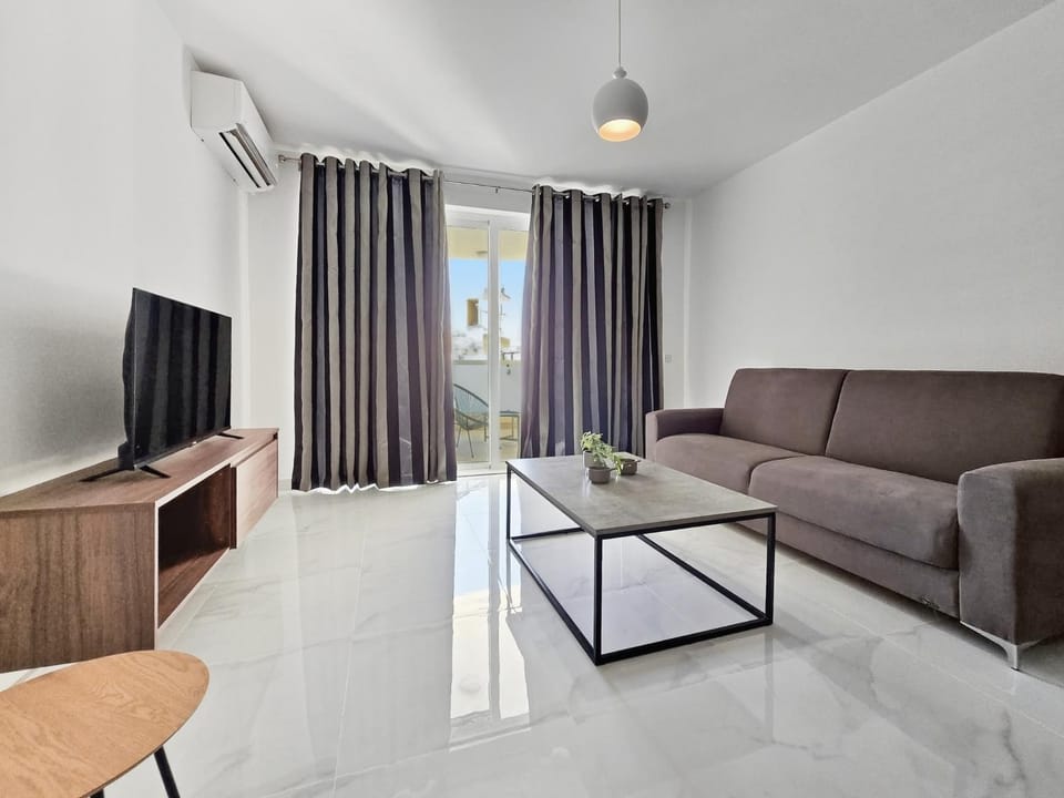 TV and multimedia, Living room, Seating area, air conditioner