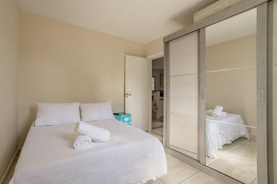 Apto São José Prox. Shopping Itaguaçu/Continente Apartment in São José
