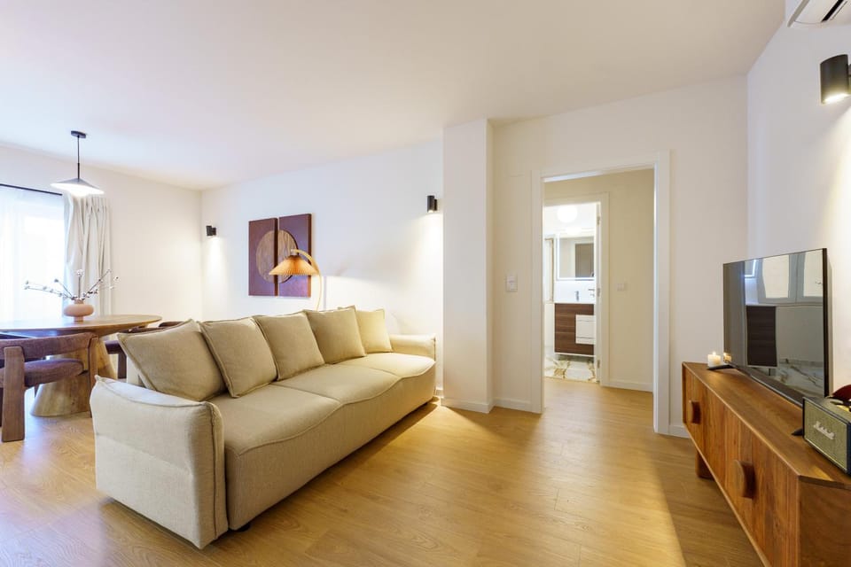 Communal lounge/ TV room, Kitchen or kitchenette, Living room
