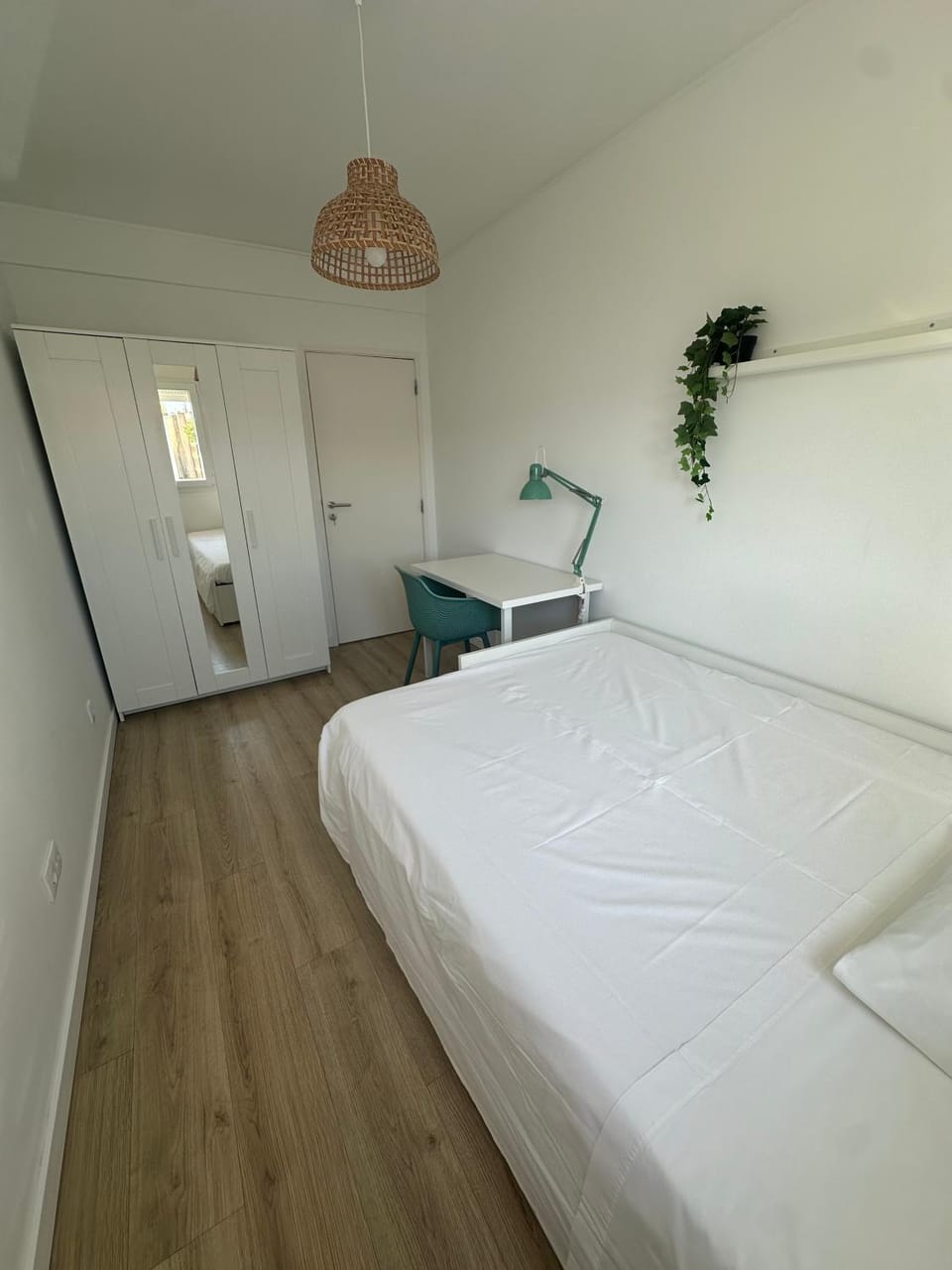 Family & Group Apartment Near Carcavelos Beach, NOVA SBE & NCI Academy 24 - stairs only Apartment in Carcavelos