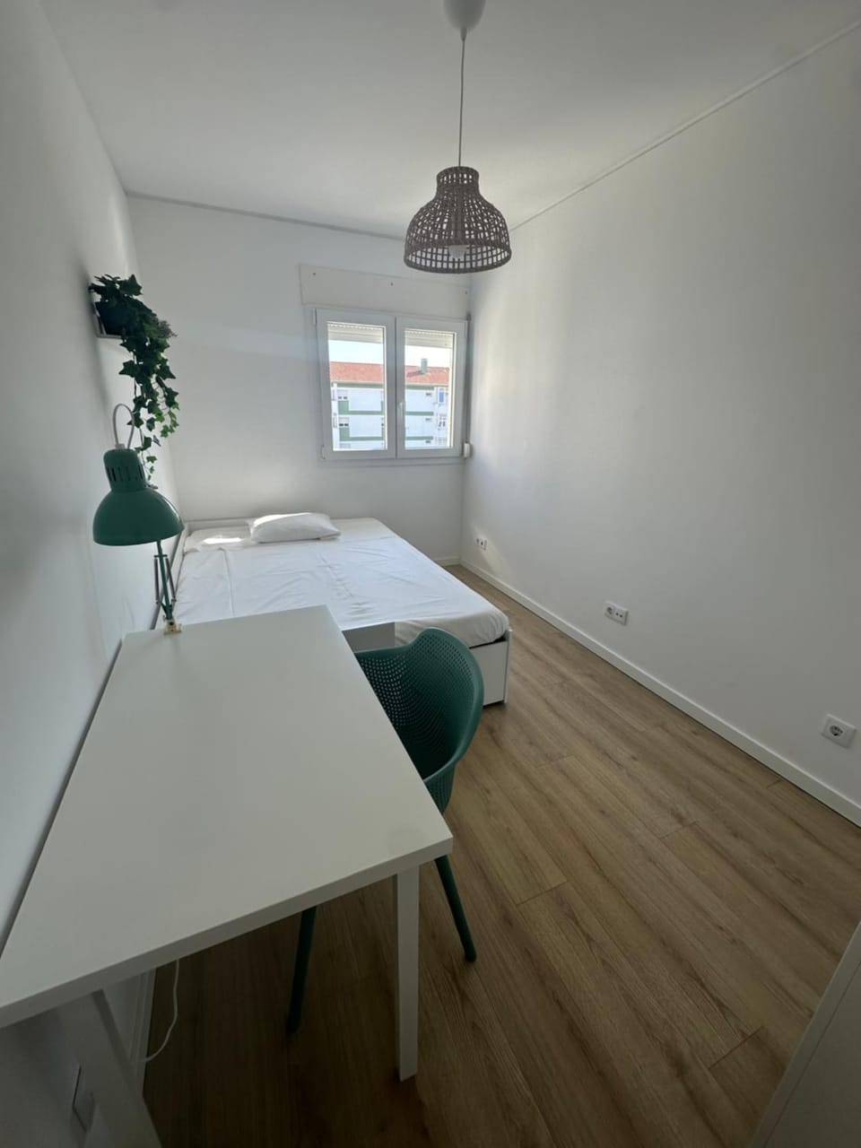 Family & Group Apartment Near Carcavelos Beach, NOVA SBE & NCI Academy 24 - stairs only Apartment in Carcavelos