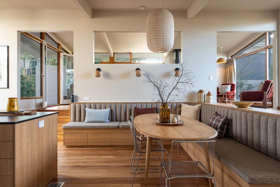 Modern Mid-Century Retreat House in Dunedin