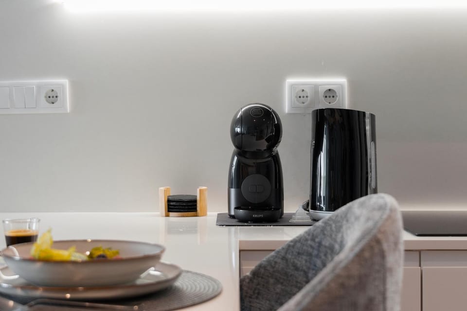 Coffee/tea facilities, toaster