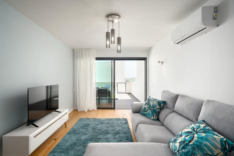 TV and multimedia, Living room, Seating area, Evening entertainment