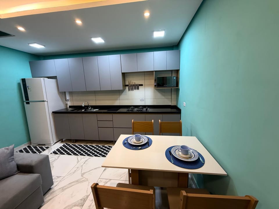 Kitchen or kitchenette, Seating area, Dining area, microwave, stove