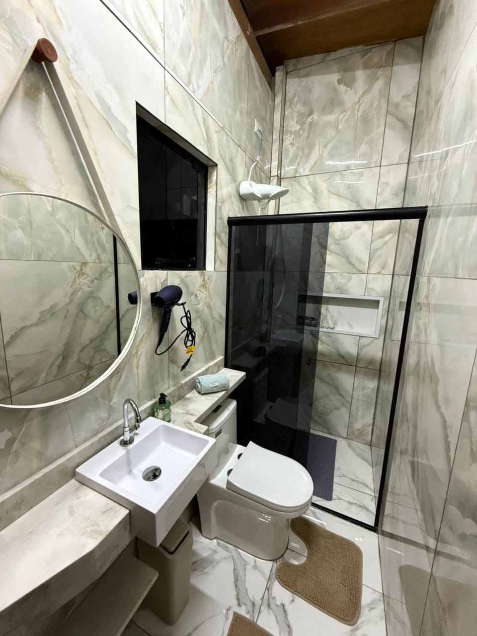 Shower, Toilet, Bathroom, towels