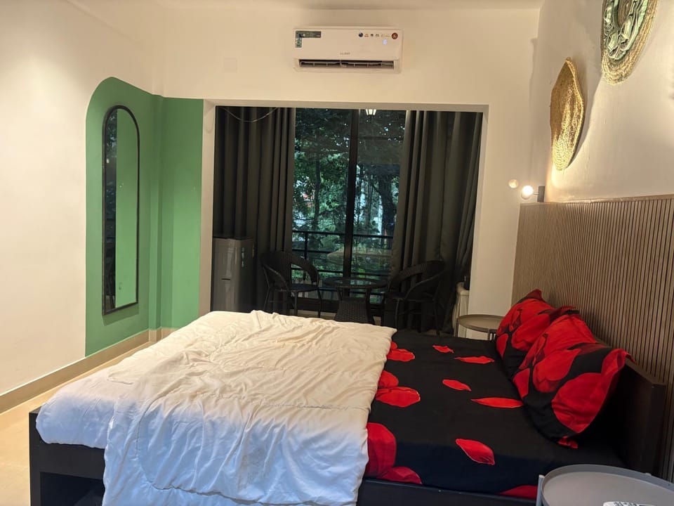 Bed, Bedroom, air conditioner