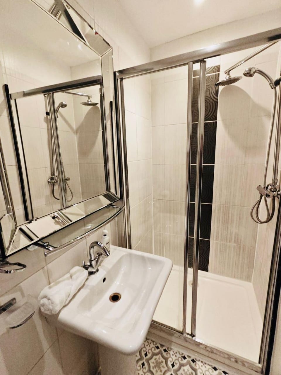 2 bedroom flat in Putney by the River Apartment in London Borough of Richmond upon Thames
