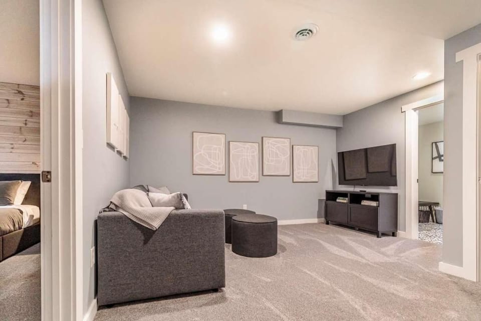 4Bedrooms 2 and 1 Half Bath Home for 9 Kid and Game Ready House in Ashwaubenon
