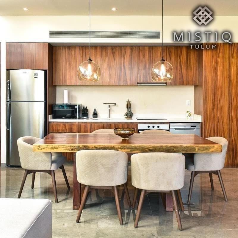 Kitchen or kitchenette, Dining area, stove