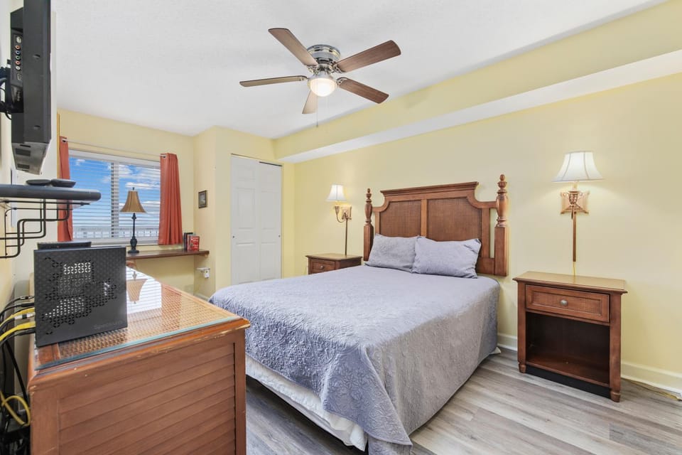 3 BR Oceanfront Condo located in North-end Myrtle Beach, sleeps 8! House in Myrtle Beach