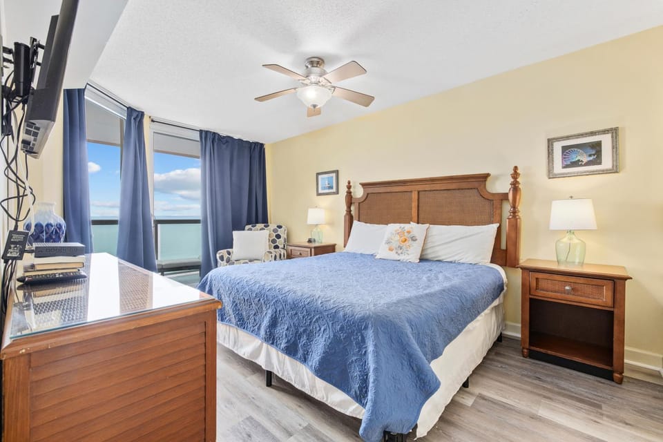3 BR Oceanfront Condo located in North-end Myrtle Beach, sleeps 8! House in Myrtle Beach