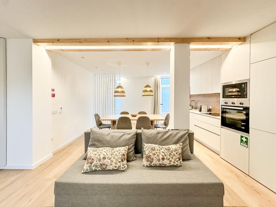 Kitchen or kitchenette, Living room, Seating area, Dining area, stove