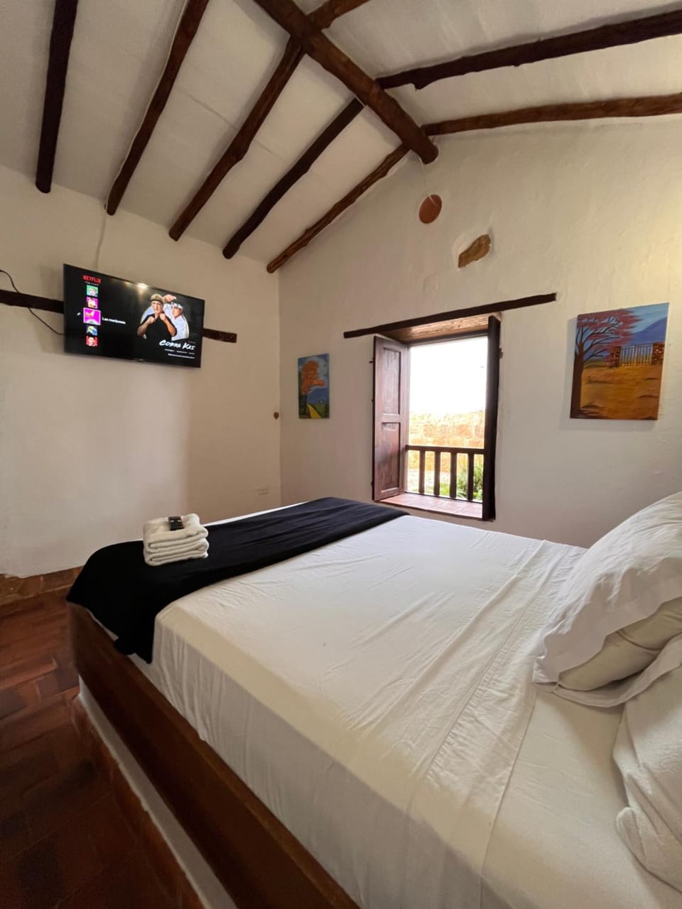 Bed, TV and multimedia, Photo of the whole room, Bedroom