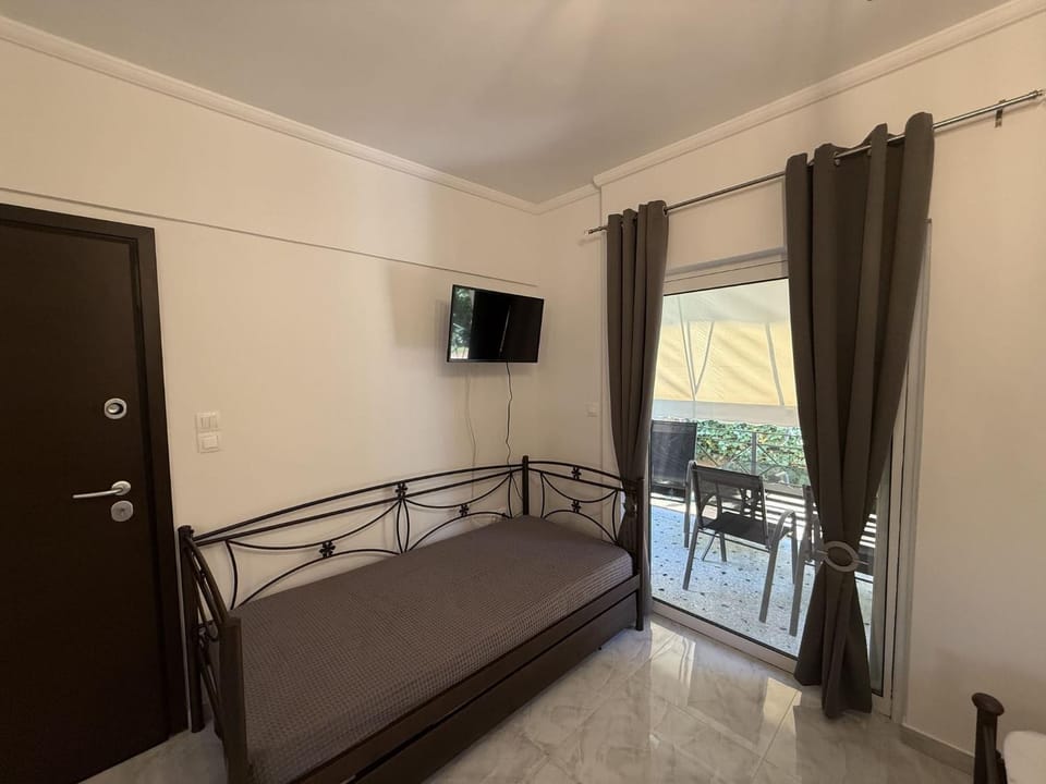 TV and multimedia, Photo of the whole room, Bedroom