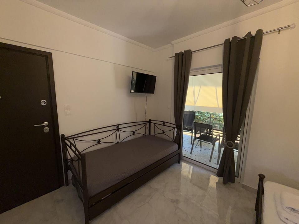 TV and multimedia, Photo of the whole room, Bedroom