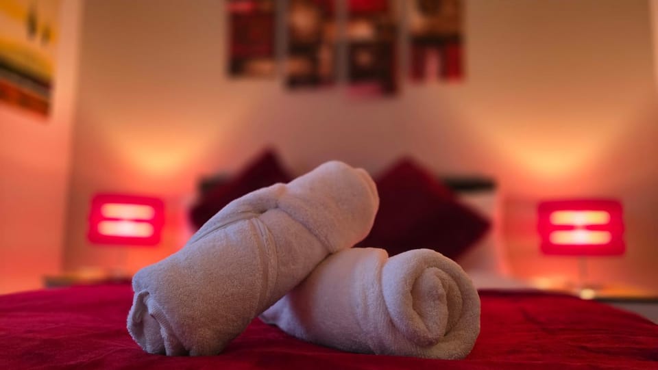 Bed, Photo of the whole room, Bedroom, towels