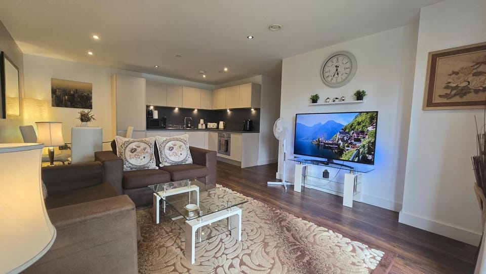 Communal lounge/ TV room, TV and multimedia, Kitchen or kitchenette, Living room, Seating area