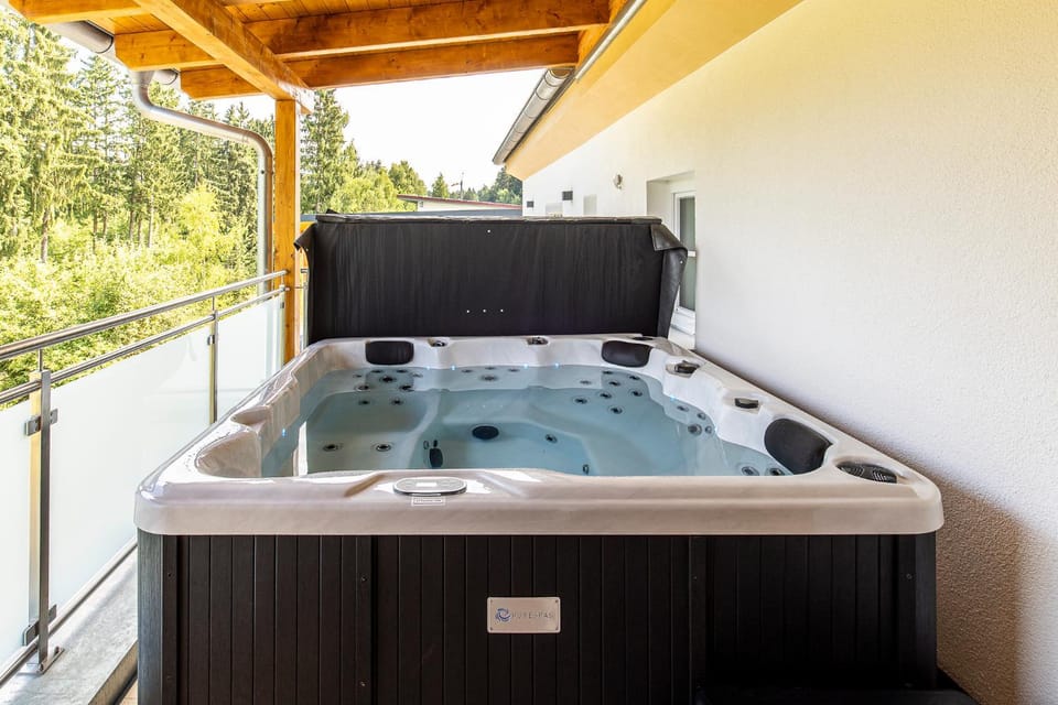 Natural landscape, Hot Tub, Hot Tub, Balcony/Terrace