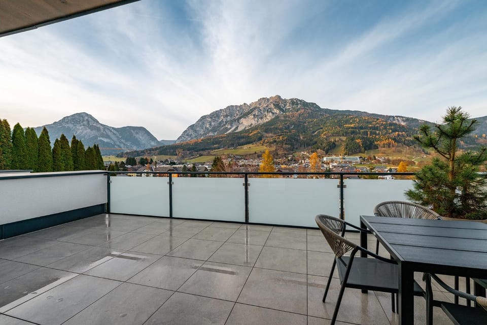 View (from property/room), Balcony/Terrace, Seating area, Mountain view