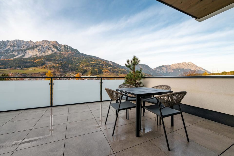 View (from property/room), Dining area, Mountain view