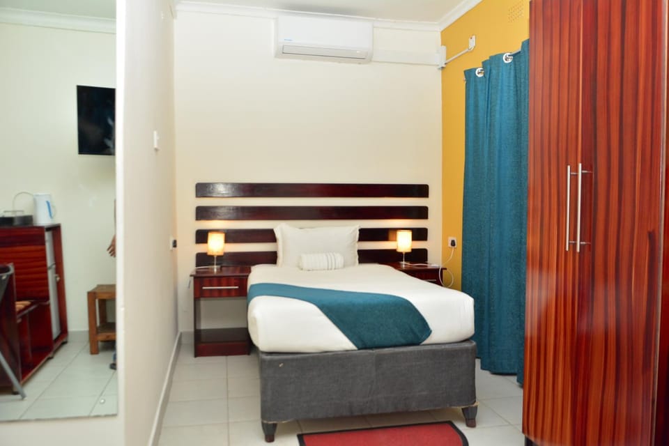 Bed, Bedroom, wardrobe, air conditioner