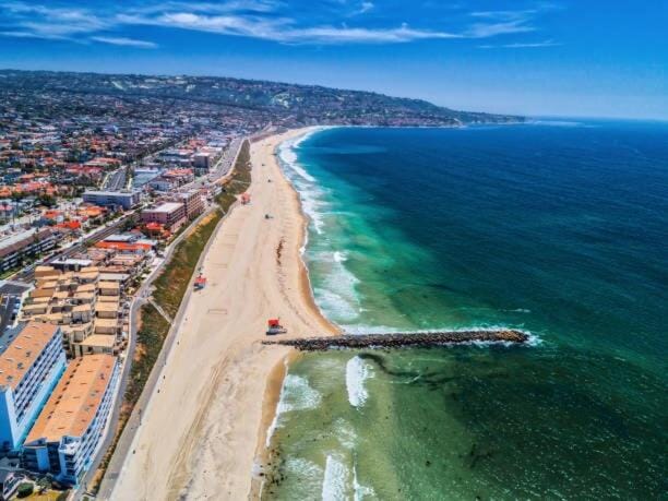 Ocean Haven Beachfront Getaway by Redondo Pier Apartment in Redondo Beach