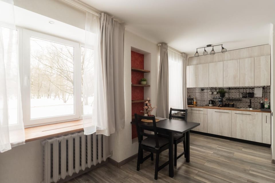 Park-View Studio Apartment with Free Parking - 10 min to Old Town Apartment in Riga