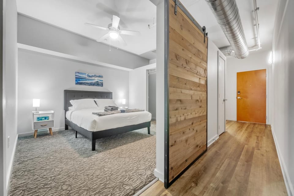Spacious DT Condo l Free Parking l Fast Wi-Fi Apartment in Cleveland Heights