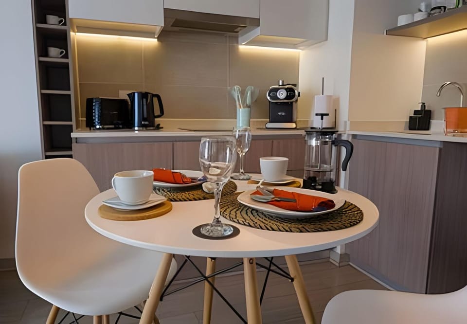Kitchen or kitchenette, Dining area, toaster