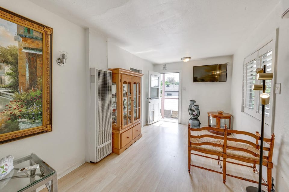 Fullerton Home Base: Easy Access to Dtwn + CSUF! Apartment in Fullerton