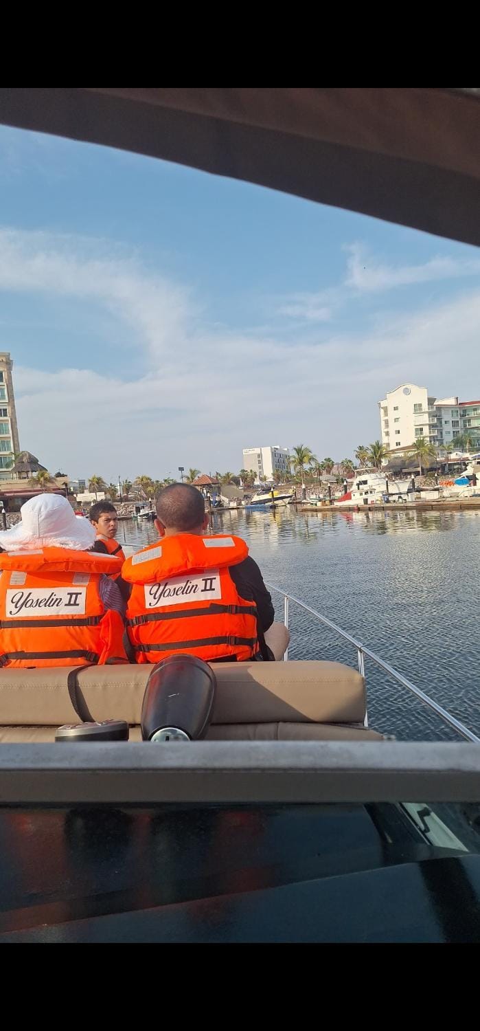 Yate de lujo en Mazatlan Docked boat in Mazatlan