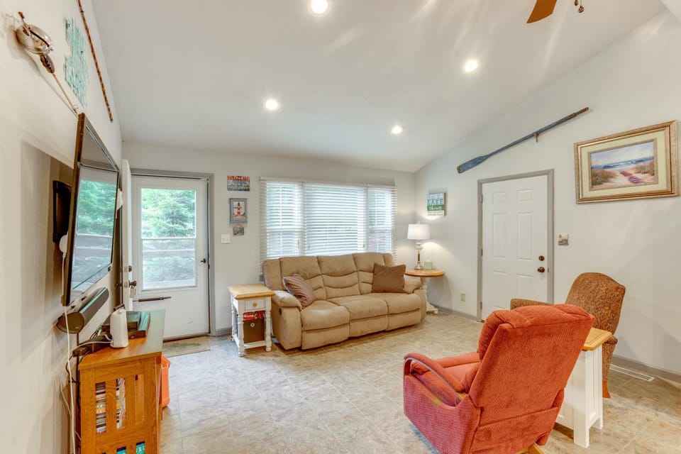 Ludington Cottage w/ Lake Views & Boat Parking House in Hamlin Lake