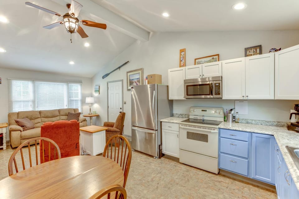 Ludington Cottage w/ Lake Views & Boat Parking House in Hamlin Lake
