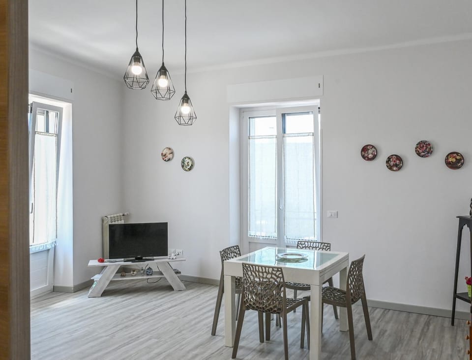 TV and multimedia, Living room, Dining area