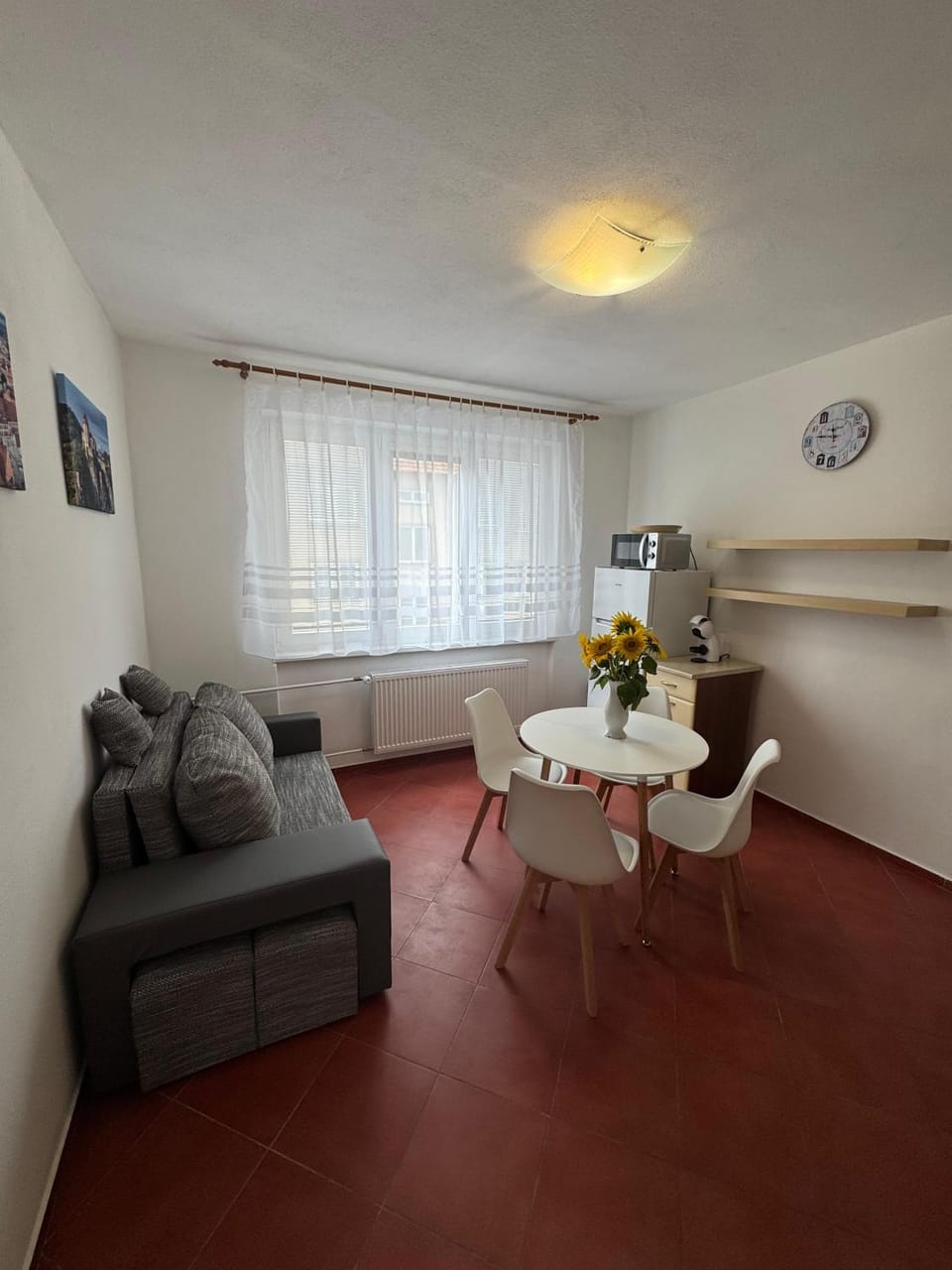 Seating area, Dining area
