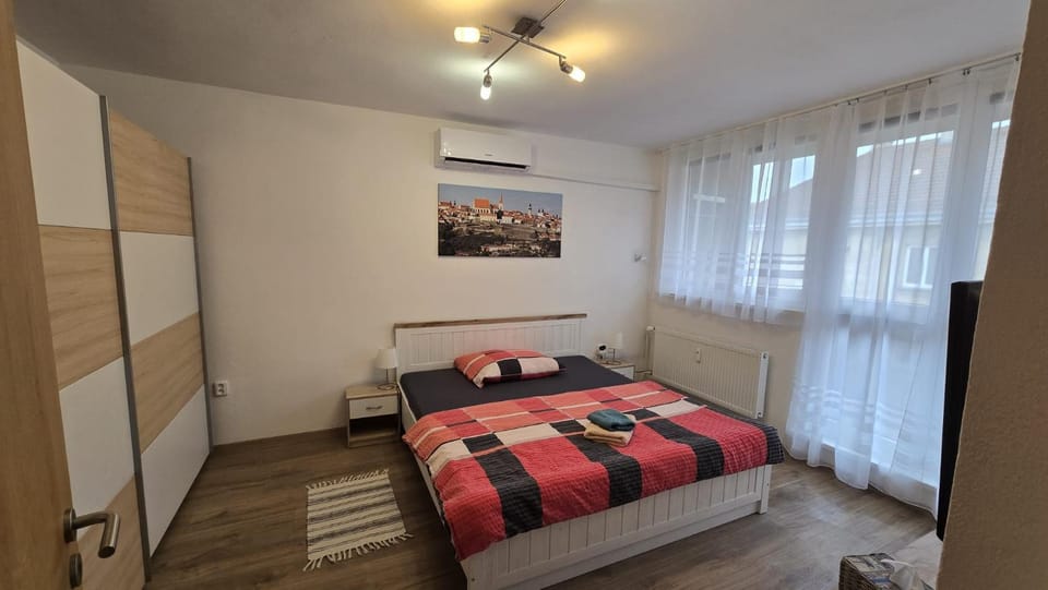 Bed, Bedroom, air conditioner