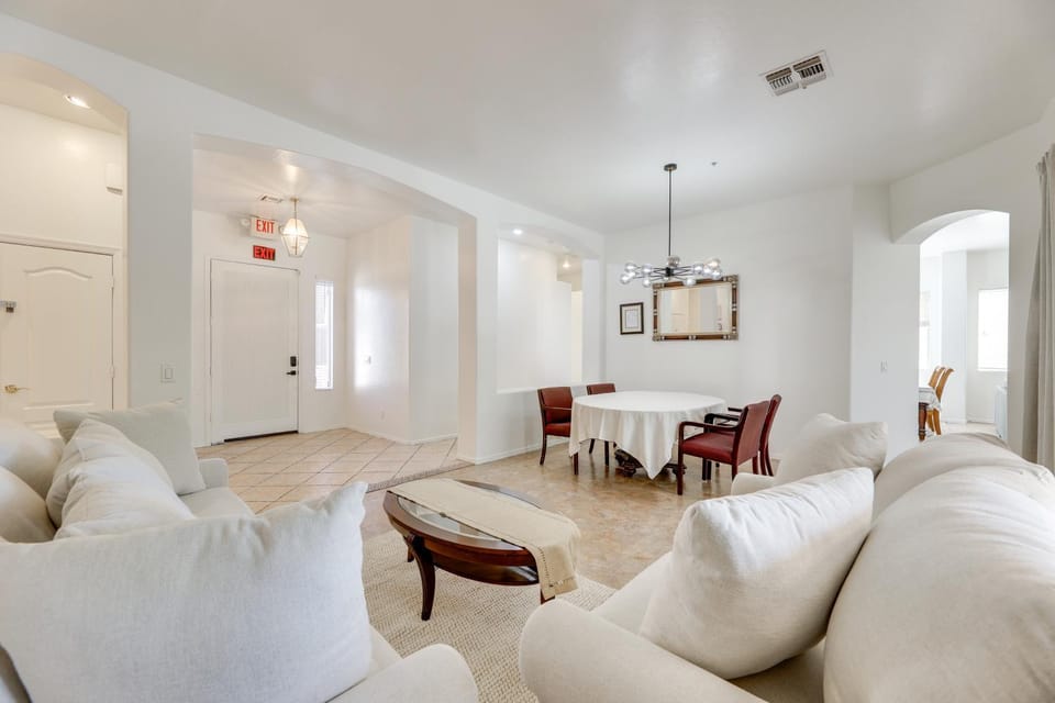 3 Mi to SanTan Village: Home w/ Covered Patio House in Gilbert