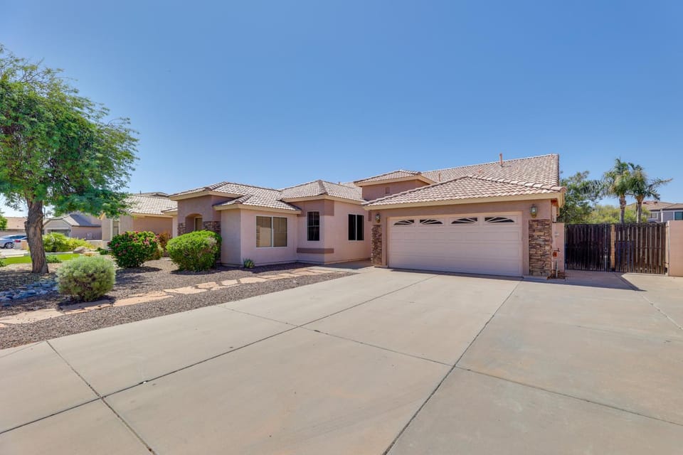 3 Mi to SanTan Village: Home w/ Covered Patio House in Gilbert